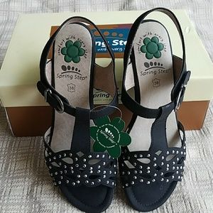 Sweet black sandals from Spring Step